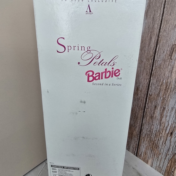 Barbie Spring Petals Special Edition Avon - Picture 3 of 3